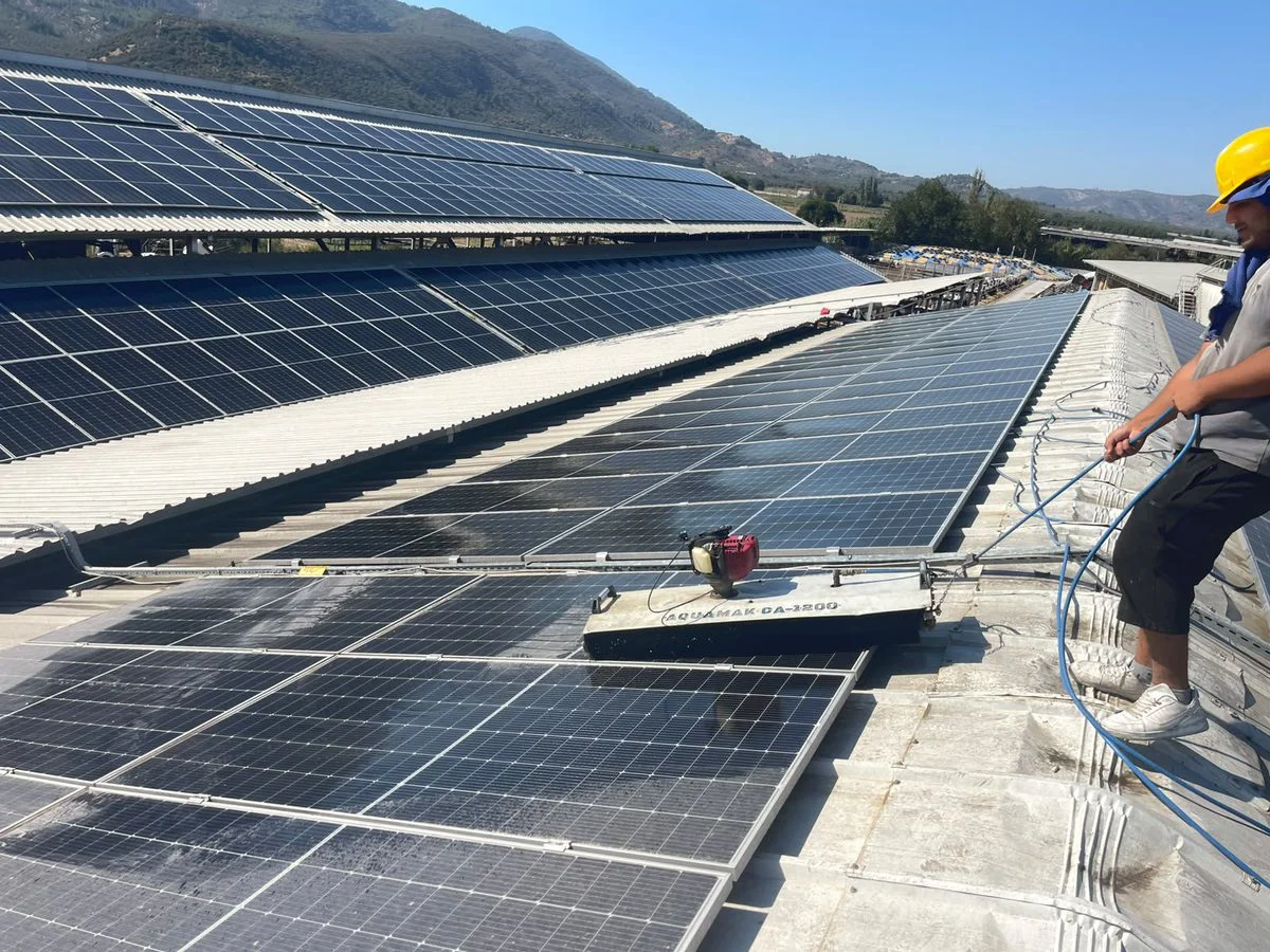 Çatı tipi GES panel temizliği uygulaması